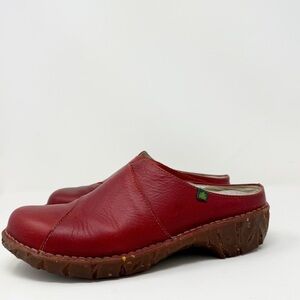 El Naturalista Red Leather Slip-On Clogs | Women’s Size 39 (US 8 - 8.5 )